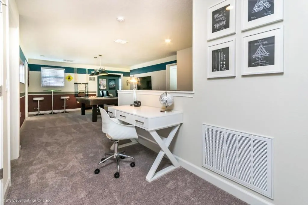 Lyon King Close To Tourist Attractions Davenport United States