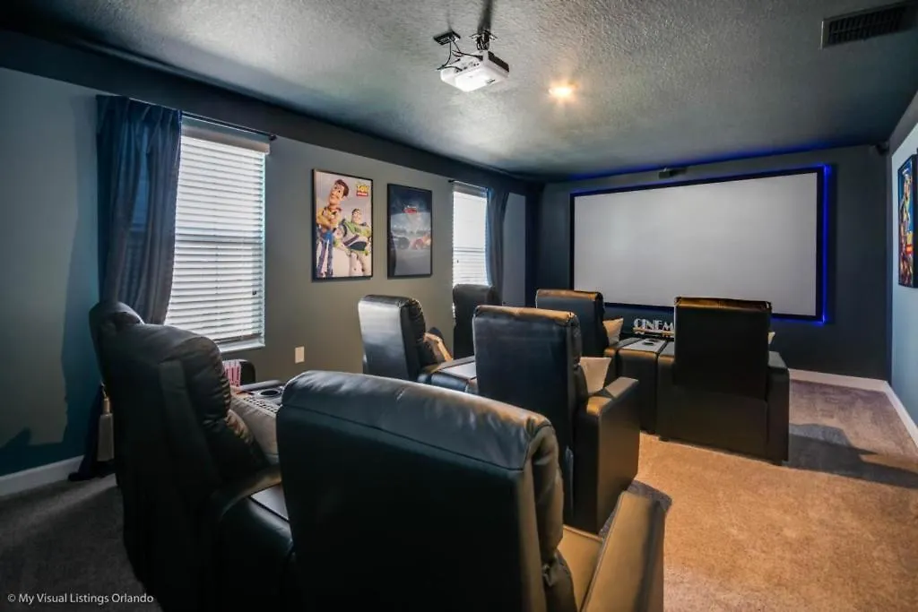 Lyon King Close To Tourist Attractions Davenport