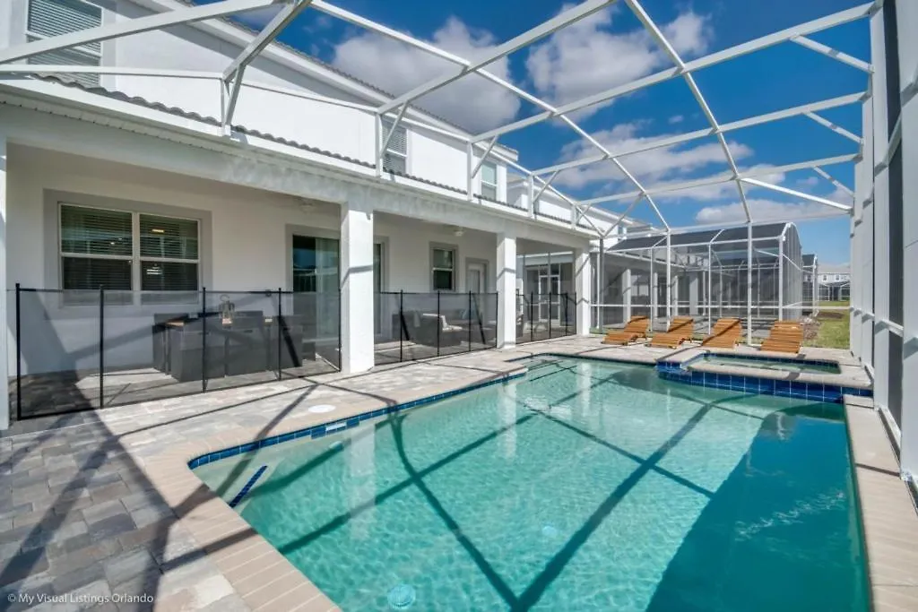 Lyon King Close To Tourist Attractions Davenport