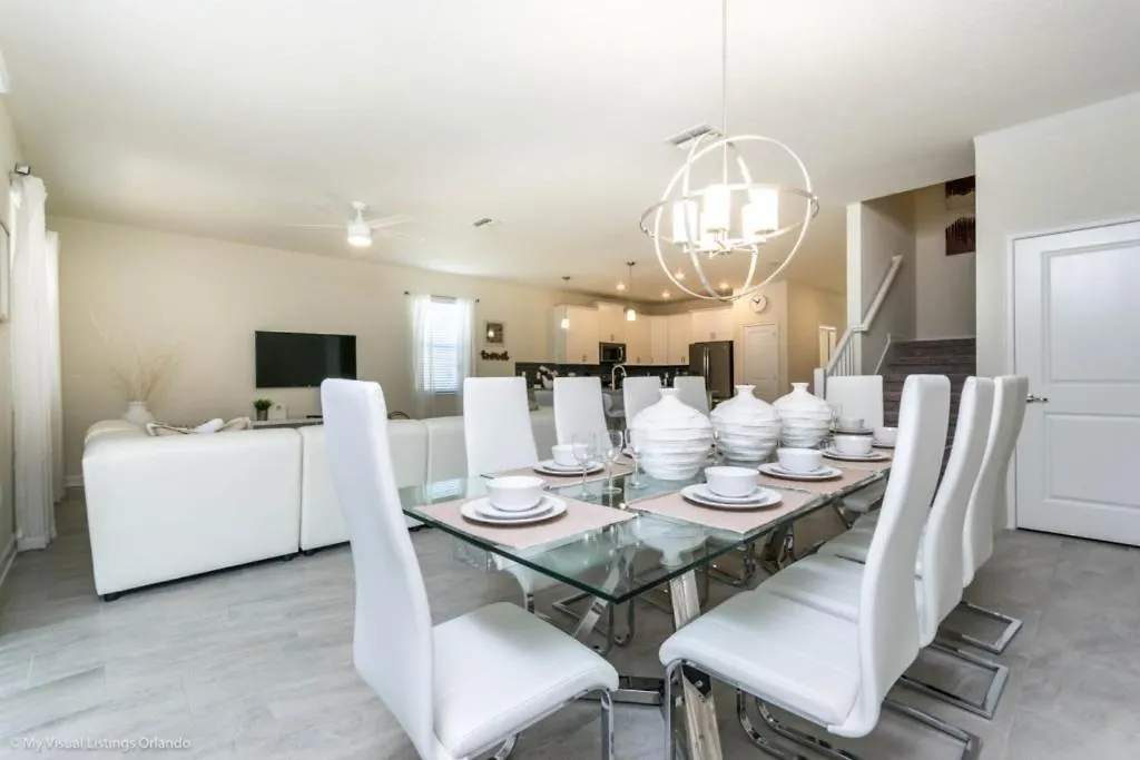 Lyon King Close To Tourist Attractions Davenport